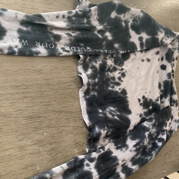 Butterfly off the shoulder shirt - Picture 2 of 2